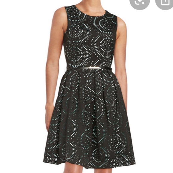 Stunning laser cut fit and flare dress - Picture 3 of 6